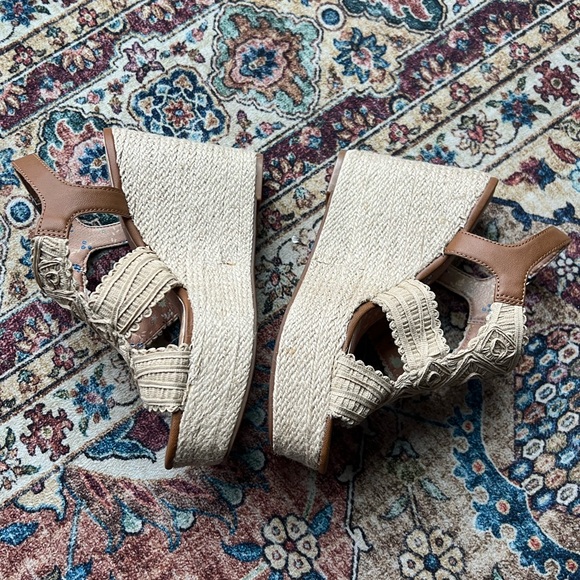 NWOB Lucky Brand crochet chunky platform espadrilles, size 8.5 - Picture 3 of 8